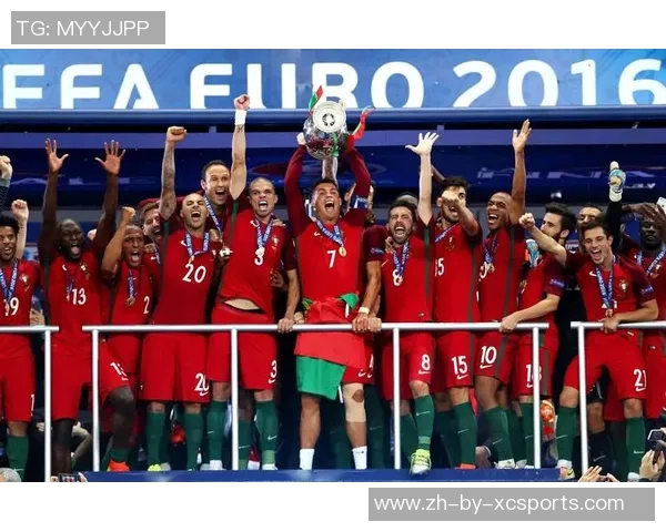 足球场上的传奇瞬间 每一脚都是历史的见证 经典画面定格永恒辉煌